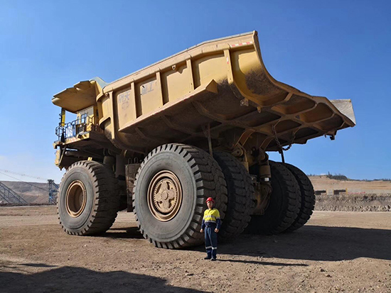 отличные характеристики самой большой шины для движения грунта в Луане 59 / 80r63, работающей на угольных шахтах